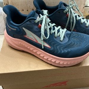 Altra Torin 7! Size 7 1/2. Original box.